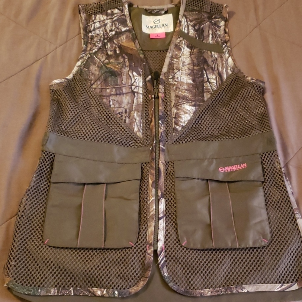 Magellan Outdoors Women's Hunters Vest